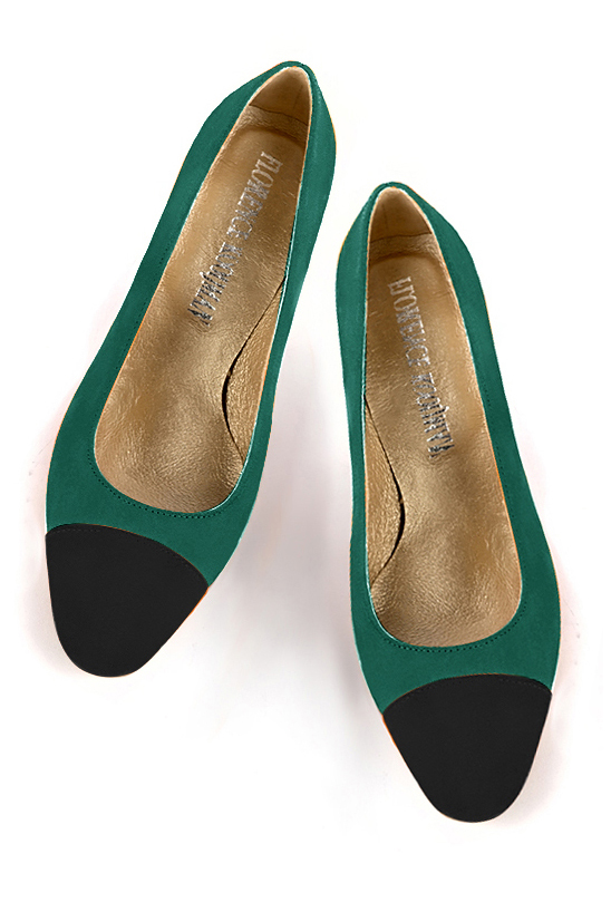 Matt black and emerald green women's dress pumps, with a round neckline. Round toe. High kitten heels. Top view - Florence KOOIJMAN